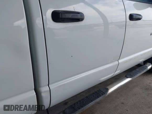 2005 Dodge 1500 SLT z VIN 1D7HA18N75S350782, wystawiony jako IAAI lot #42656182 z przebiegiem 224 695 mil mil oraz . Historia ofert i sprzedaży dostępna na DreamBid. Obrazek 12.