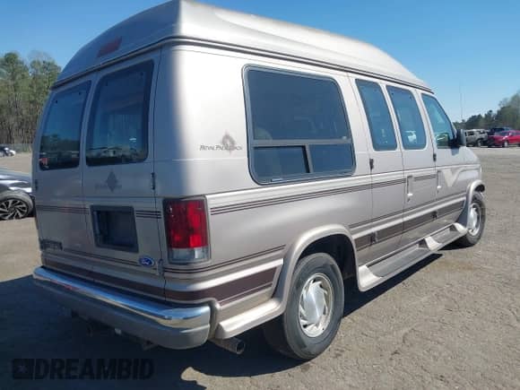 1995 Ford Econoline Cargo with VIN 1FDEE14N3SHB67245, listed as a IAAI auction lot 41899095 with 200,078 mi miles and . Bid and sale history available at DreamBid. Image 4.