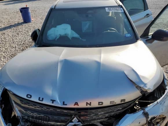 2022 Mitsubishi Outlander SE z VIN JA4J3UA81NZ075584, wystawiony jako Copart lot #80720605 z przebiegiem 44 923 mil mil oraz Szkoda całkowita • Salvage title. Historia ofert i sprzedaży dostępna na DreamBid. Obrazek 12.