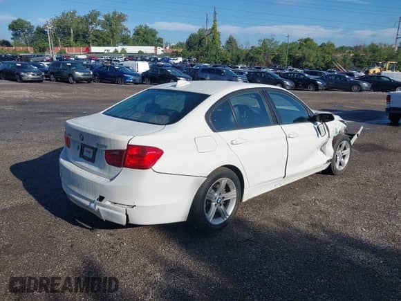 2013 BMW 3 Series 328i xDrive с VIN WBA3B3C50DF541825, выставлен на аукционе IAAI как лот 43031395 с пробегом 148 329 миль миль и . История ставок и продаж доступна на DreamBid. Изображение 4.