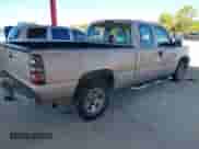 2004 Chevrolet Silverado 1500 Z71 z VIN 1GCEK19V04E259987, wystawiony jako IAAI lot #43499396 z przebiegiem 172 435 mil mil oraz . Historia ofert i sprzedaży dostępna na DreamBid. Obrazek 4.