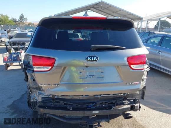 2017 Kia Sorento EX с VIN 5XYPH4A14HG276323, выставлен на аукционе IAAI как лот 42509763 с пробегом 102 510 миль миль и . История ставок и продаж доступна на DreamBid. Изображение 17.