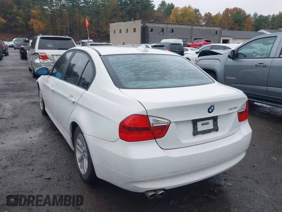 2007 BMW 3 Series 328i z VIN WBAVA33577KX80022, wystawiony jako IAAI lot #43502055 z przebiegiem Nie podano mil oraz . Historia ofert i sprzedaży dostępna na DreamBid. Obrazek 3.