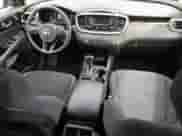 2017 Kia Sorento LX z VIN 5XYPGDA59HG320306, wystawiony jako Copart lot #67289284 z przebiegiem 82 155 mil mil oraz Szkoda całkowita • Salvage title. Historia ofert i sprzedaży dostępna na DreamBid. Obrazek 8.