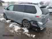 2020 Toyota Sienna SE z VIN 5TDXZ3DCXLS050058, wystawiony jako IAAI lot #41538623 z przebiegiem 120 245 mil mil oraz . Historia ofert i sprzedaży dostępna na DreamBid. Obrazek 3.