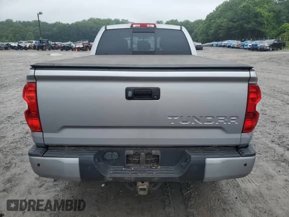 2016 Toyota Tundra Limited z VIN 5TFBY5F15GX508691, wystawiony jako Copart lot #61426635 z przebiegiem 119 775 mil mil oraz Szkoda całkowita • Salvage title. Historia ofert i sprzedaży dostępna na DreamBid. Obrazek 6.