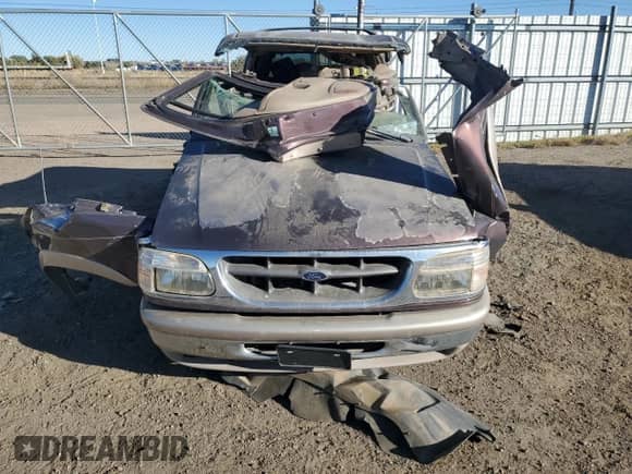 1997 Ford Explorer XL z VIN 1FMDU34E1VZC34160, wystawiony jako Copart lot #70461085 z przebiegiem 175 863 mil mil oraz Czysty tytuł • Clean title. Historia ofert i sprzedaży dostępna na DreamBid. Obrazek 5.