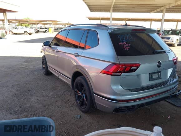 2023 Volkswagen Tiguan SE R-Line Black с VIN 3VVCB7AX9PM132551, выставлен на аукционе IAAI как лот 43126052 с пробегом 25 795 миль миль и . История ставок и продаж доступна на DreamBid. Изображение 3.