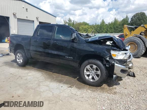 2023 Ram 1500 Laramie z VIN 1C6SRFJT5PN665765, wystawiony jako Copart lot #70183715 z przebiegiem Nie podano mil oraz Nie do naprawy • Non repairable. Historia ofert i sprzedaży dostępna na DreamBid. Obrazek 4.
