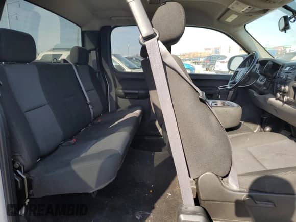 2011 GMC Sierra 1500 SL z VIN 1GTR2UEA7BZ189576, wystawiony jako Copart lot #43906845 z przebiegiem 190 607 mil mil oraz Czysty tytuł • Clean title. Historia ofert i sprzedaży dostępna na DreamBid. Obrazek 10.