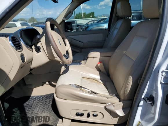 2006 Ford Explorer XLT с VIN 1FMEU63856ZA18797, выставлен на аукционе Copart как лот 62570285 с пробегом 186 956 миль миль и Списание • Salvage title. История ставок и продаж доступна на DreamBid. Изображение 7.