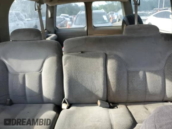 1999 Chevrolet Suburban с VIN 3GNEC16R3XG229911, выставлен на аукционе Copart как лот 55305415 с пробегом 315 759 миль миль и Списание • Salvage title. История ставок и продаж доступна на DreamBid. Изображение 10.