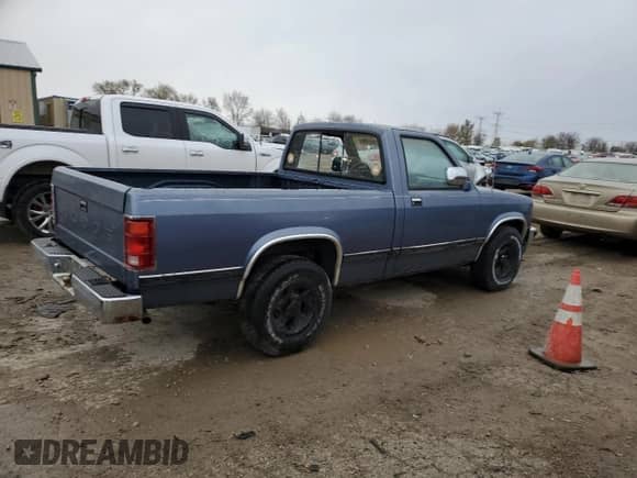 1989 Dodge Dakota with VIN 1B7FL26X3KS146546, listed as a Copart auction lot 81859624 with 16,824 mi miles and Clean title. Bid and sale history available at DreamBid. Image 3.