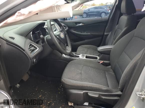 2017 Chevrolet Cruze LS z VIN 1G1BC5SM8H7124364, wystawiony jako Copart lot #81910565 z przebiegiem 75 631 mil mil oraz Szkoda całkowita • Salvage title. Historia ofert i sprzedaży dostępna na DreamBid. Obrazek 7.