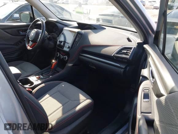 2022 Subaru Forester Special Sports z VIN JF2SKAJCXNH433935, wystawiony jako IAAI lot #43189677 z przebiegiem 51 559 mil mil oraz . Historia ofert i sprzedaży dostępna na DreamBid. Obrazek 5.