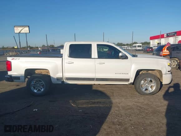 2016 Chevrolet Silverado 1500 LT z VIN 3GCUKREC5GG276375, wystawiony jako IAAI lot #43577857 z przebiegiem 125 238 mil mil oraz . Historia ofert i sprzedaży dostępna na DreamBid. Obrazek 13.