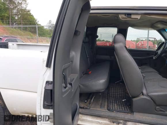 2006 Chevrolet Silverado 1500 LT1 с VIN 1GCEC19VX6Z267099, выставлен на аукционе IAAI как лот 42175408 с пробегом 297 146 миль миль и . История ставок и продаж доступна на DreamBid. Изображение 8.