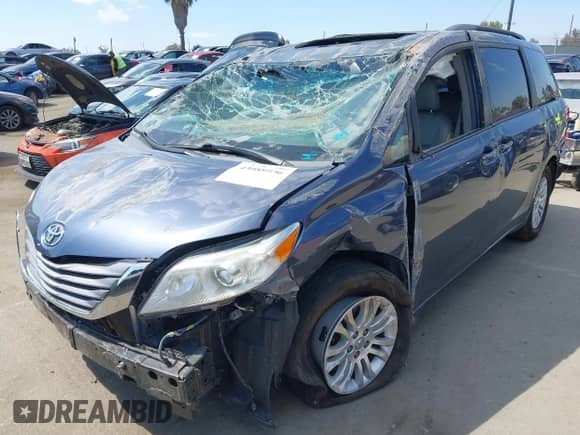 2017 Toyota Sienna XLE Auto Access Seat z VIN 5TDYZ3DC7HS854846, wystawiony jako IAAI lot #43089936 z przebiegiem 135 322 mil mil oraz . Historia ofert i sprzedaży dostępna na DreamBid. Obrazek 18.