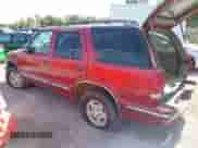 1999 Chevrolet Blazer LS z VIN 1GNDT13W3X2249302, wystawiony jako IAAI lot #43203043 z przebiegiem 219 837 mil mil oraz . Historia ofert i sprzedaży dostępna na DreamBid. Obrazek 3.