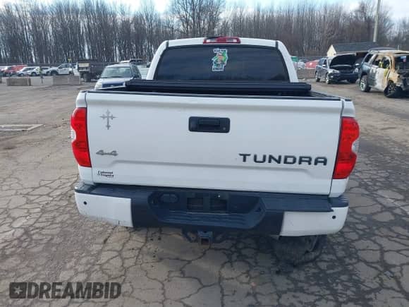 2019 Toyota Tundra SR5 с VIN 5TFAY5F13KX841010, выставлен на аукционе IAAI как лот 41297569 с пробегом 53 169 миль миль и . История ставок и продаж доступна на DreamBid. Изображение 16.