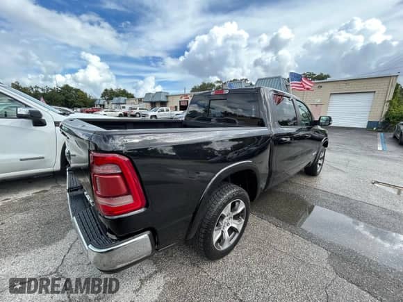2021 Ram 1500 Laramie with VIN 1C6SRFJT3MN752107, listed as a Copart auction lot 86319005 with 125,416 mi miles and Clean title. Bid and sale history available at DreamBid. Image 4.