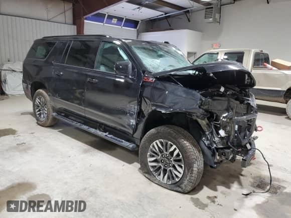 2025 Chevrolet Suburban Z71 с VIN 1GNS6DRD6SR113994, выставлен на аукционе Copart как лот 45117115 с пробегом 1 980 миль миль и Списание • Salvage title. История ставок и продаж доступна на DreamBid. Изображение 4.