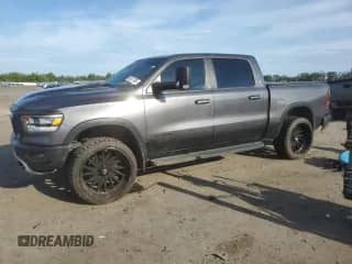 2019 Ram 1500 Rebel z VIN 1C6SRFLT5KN532235, wystawiony jako Copart lot #68477495 z przebiegiem 72 368 mil mil oraz Szkoda całkowita • Salvage title. Historia ofert i sprzedaży dostępna na DreamBid. Obrazek 1.