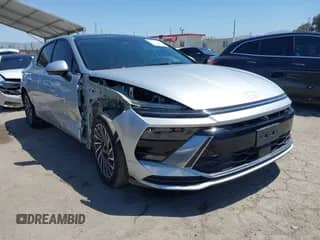 2025 Hyundai Sonata Limited с VIN KMHL54JJ5SA110984, выставлен на аукционе IAAI как лот 42322895 с пробегом 18 692 миль миль и . История ставок и продаж доступна на DreamBid. Изображение 1.