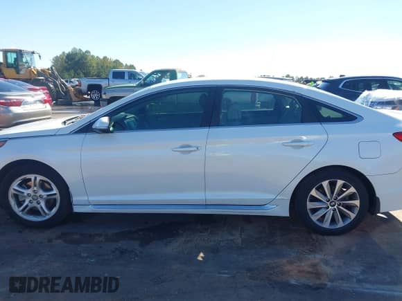 2015 Hyundai Sonata Limited with VIN 5NPE34AF2FH124029, listed as a IAAI auction lot 43447325 with 209,523 mi miles and . Bid and sale history available at DreamBid. Image 14.