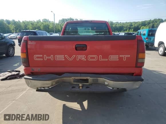 2002 Chevrolet Silverado 1500 z VIN 1GCEC14W62Z112267, wystawiony jako Copart lot #62826425 z przebiegiem 332 934 mil mil oraz Szkoda całkowita • Salvage title. Historia ofert i sprzedaży dostępna na DreamBid. Obrazek 6.