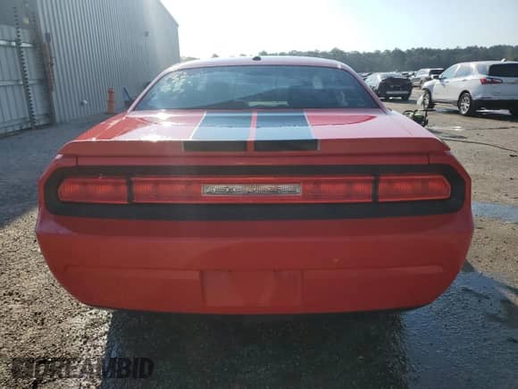 2010 Dodge Challenger SE с VIN 2B3CJ4DV8AH322147, выставлен на аукционе Copart как лот 71320855 с пробегом 120 508 миль миль и Списание • Salvage title. История ставок и продаж доступна на DreamBid. Изображение 6.