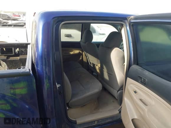 2007 Toyota Tacoma PreRunner z VIN 3TMJU62N57M041798, wystawiony jako IAAI lot #43423609 z przebiegiem 266 794 mil mil oraz . Historia ofert i sprzedaży dostępna na DreamBid. Obrazek 8.