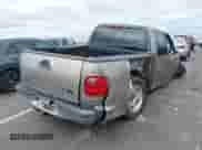 2003 Ford F-150 XLT z VIN 1FTRW07633KD34029, wystawiony jako IAAI lot #43431133 z przebiegiem 233 957 mil mil oraz . Historia ofert i sprzedaży dostępna na DreamBid. Obrazek 4.