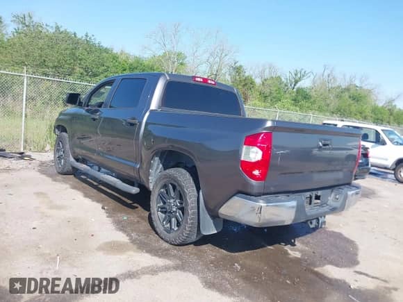 2017 Toyota Tundra SR5 z VIN 5TFEW5F18HX227330, wystawiony jako IAAI lot #41972095 z przebiegiem 92 287 mil mil oraz . Historia ofert i sprzedaży dostępna na DreamBid. Obrazek 3.