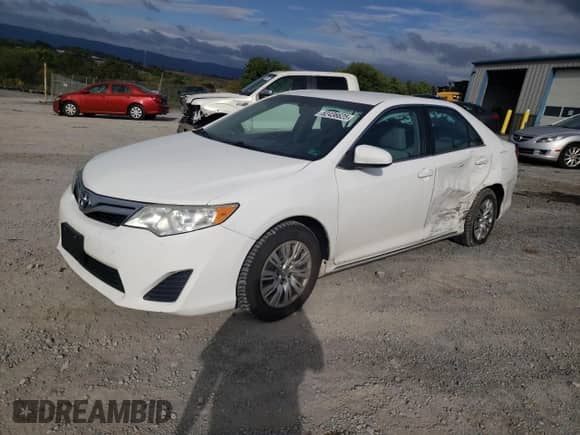 2014 Toyota Camry LE с VIN 4T4BF1FK4ER400120, выставлен на аукционе Copart как лот 82436625 с пробегом 73 368 миль миль и Списание • Salvage title. История ставок и продаж доступна на DreamBid. Изображение 1.