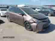 2015 Toyota Prius Two z VIN JTDZN3EUXFJ040580, wystawiony jako IAAI lot #43136665 z przebiegiem 348 625 mil mil oraz . Historia ofert i sprzedaży dostępna na DreamBid. Obrazek 1.