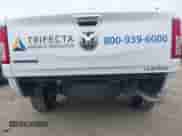 2020 Ram 1500 Big Horn z VIN 1C6RREFG3LN129718, wystawiony jako IAAI lot #42269424 z przebiegiem 97 387 mil mil oraz . Historia ofert i sprzedaży dostępna na DreamBid. Obrazek 6.