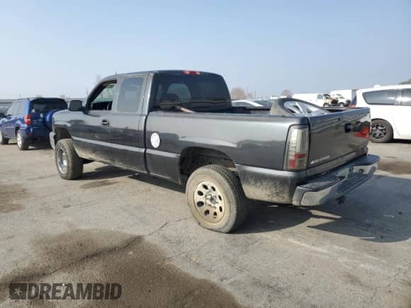 2005 Chevrolet Silverado 1500 LS z VIN 2GCEC19VX51256322, wystawiony jako Copart lot #83776564 z przebiegiem Nie podano mil oraz Szkoda całkowita • Salvage title. Historia ofert i sprzedaży dostępna na DreamBid. Obrazek 2.