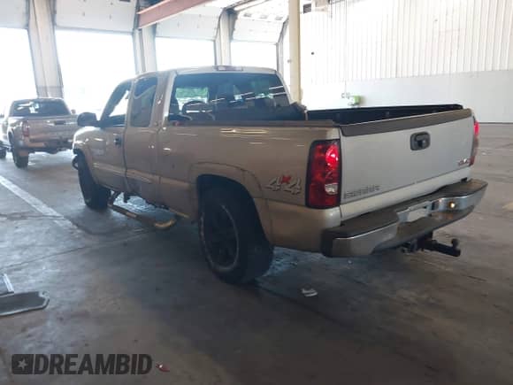 2004 GMC Sierra 1500 SLE with VIN 2GTEK19T941364026, listed as a IAAI auction lot 42985577 with 168,480 mi miles and . Bid and sale history available at DreamBid. Image 3.