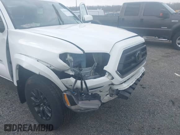 2022 Toyota Tacoma SR with VIN 3TYSX5EN9NT014347, listed as a IAAI auction lot 41631557 with 10 mi miles and . Bid and sale history available at DreamBid. Image 6.