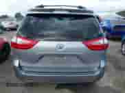 2017 Toyota Sienna XLE Auto Access Seat z VIN 5TDYZ3DC6HS809784, wystawiony jako IAAI lot #41546264 z przebiegiem 98 937 mil mil oraz . Historia ofert i sprzedaży dostępna na DreamBid. Obrazek 17.