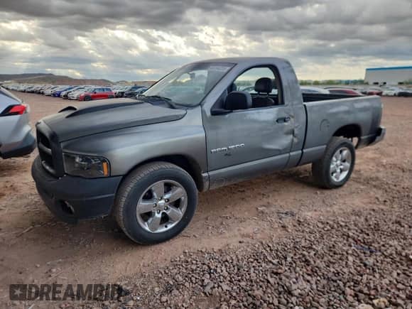 2005 Dodge 1500 ST z VIN 1D7HA16K15J646024, wystawiony jako Copart lot #84194235 z przebiegiem 147 945 mil mil oraz Szkoda całkowita • Salvage title. Historia ofert i sprzedaży dostępna na DreamBid. Obrazek 1.