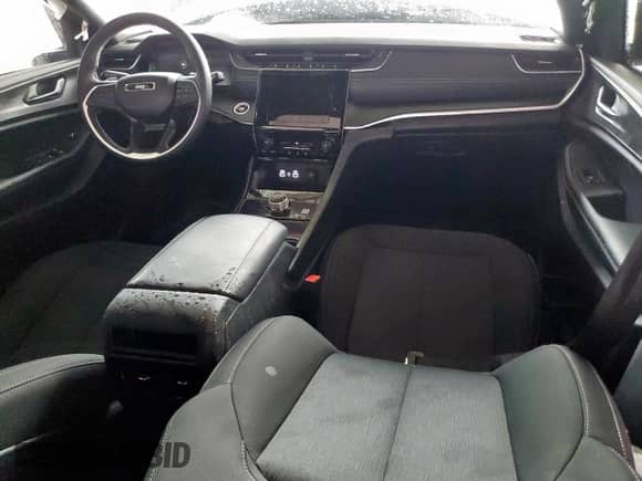 2025 Jeep Grand Cherokee Altitude z VIN 1C4RJGAGXSC320016, wystawiony jako Copart lot #62737295 z przebiegiem Nie podano mil oraz Szkoda całkowita • Salvage title. Historia ofert i sprzedaży dostępna na DreamBid. Obrazek 8.