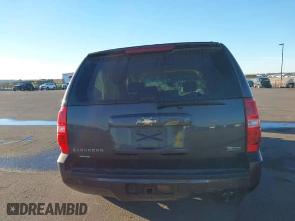 2010 Chevrolet Suburban LT z VIN 1GNUKJE34AR126791, wystawiony jako IAAI lot #43435345 z przebiegiem Nie podano mil oraz . Historia ofert i sprzedaży dostępna na DreamBid. Obrazek 17.