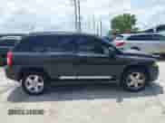 2010 Jeep Compass Sport z VIN 1J4NT1FBXAD621214, wystawiony jako IAAI lot #42227325 z przebiegiem 68 910 mil mil oraz . Historia ofert i sprzedaży dostępna na DreamBid. Obrazek 13.