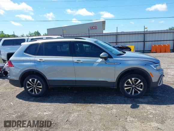 2022 Volkswagen Tiguan S с VIN 3VV1B7AX3NM021594, выставлен на аукционе IAAI как лот 42152549 с пробегом 42 521 миль миль и . История ставок и продаж доступна на DreamBid. Изображение 13.