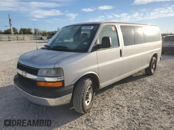 2009 Chevrolet Express Passenger with VIN 1GAHG39K791118504, listed as a Copart auction lot 81822294 with 120,204 mi miles and Salvage title. Bid and sale history available at DreamBid. Image 1.