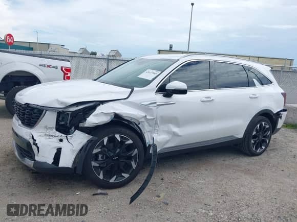 2025 Kia Sorento EX с VIN 5XYRH4JFXSG310180, выставлен на аукционе IAAI как лот 42637985 с пробегом 2 587 миль миль и . История ставок и продаж доступна на DreamBid. Изображение 15.