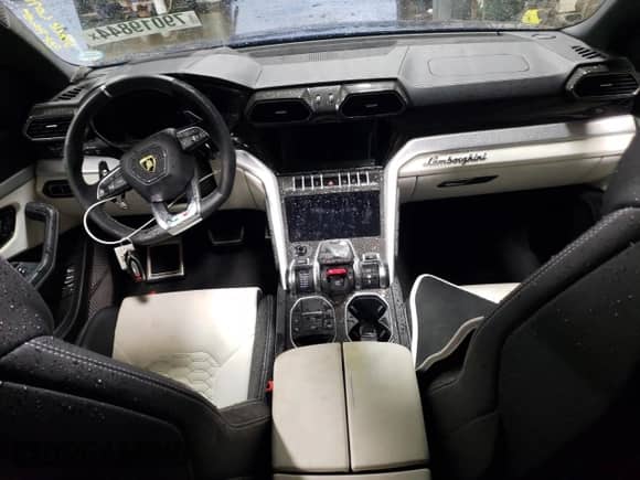 2022 Lamborghini Urus с VIN ZPBUA1ZL9NLA22224, выставлен на аукционе Copart как лот 79019844 с пробегом Не указан миль и Списание • Salvage title. История ставок и продаж доступна на DreamBid. Изображение 8.