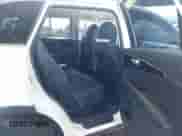 2020 Kia Sorento LX z VIN 5XYPG4A59LG623319, wystawiony jako IAAI lot #43343941 z przebiegiem 77 371 mil mil oraz . Historia ofert i sprzedaży dostępna na DreamBid. Obrazek 8.